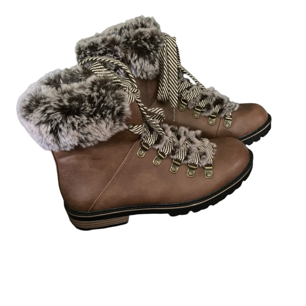 NWOT Cognac Hiker Boots Maurices Clara Soft Faux Fur Collar Traction Winter